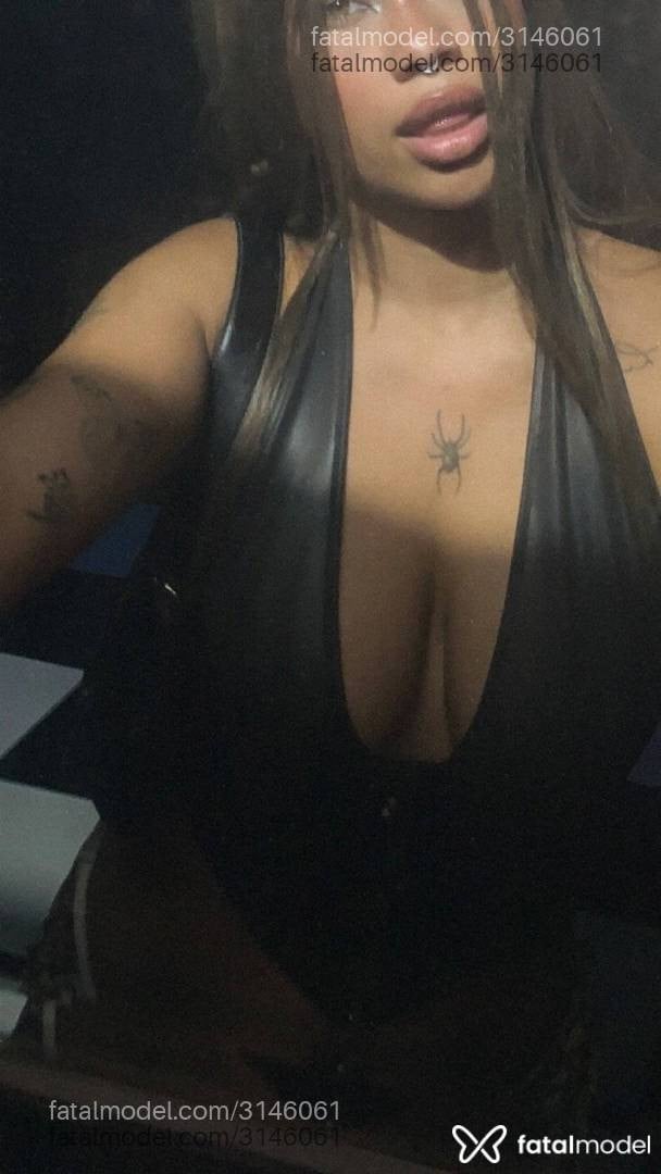 Acompanhante mulher loira (o) de olhos mel em Pindamonhangaba - Melissa