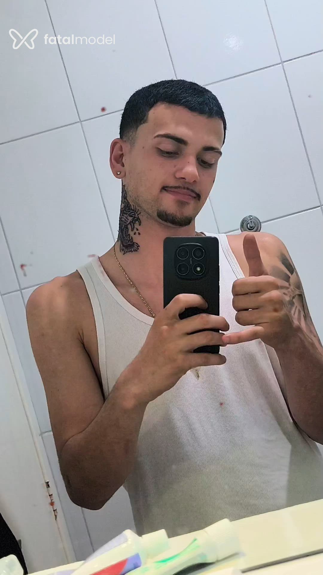 Acompanhante homem loira (o) de olhos castanhos - Xavieer