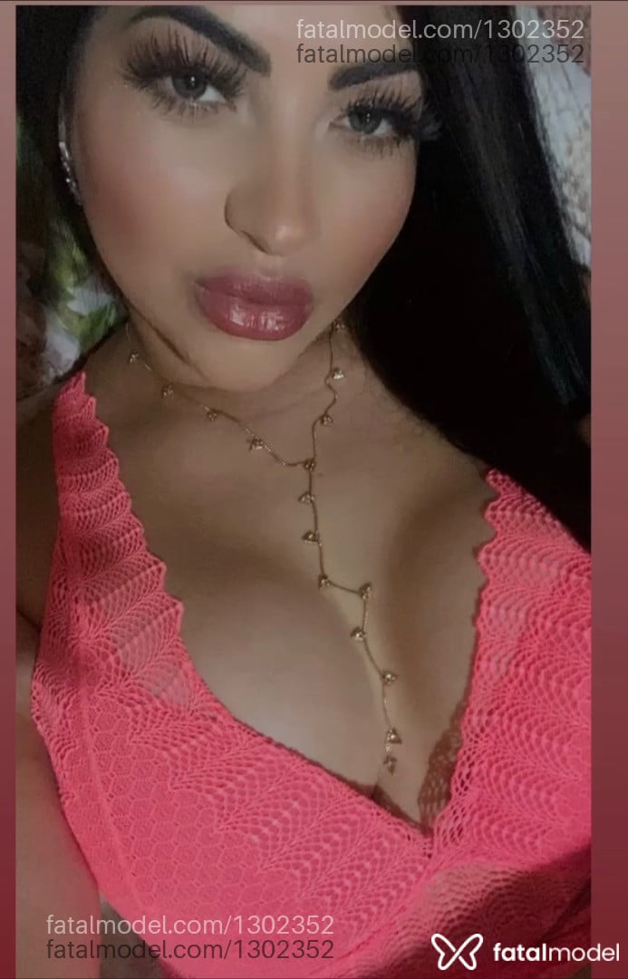 Acompanhante mulher morena (o) de olhos verdes - Bruna