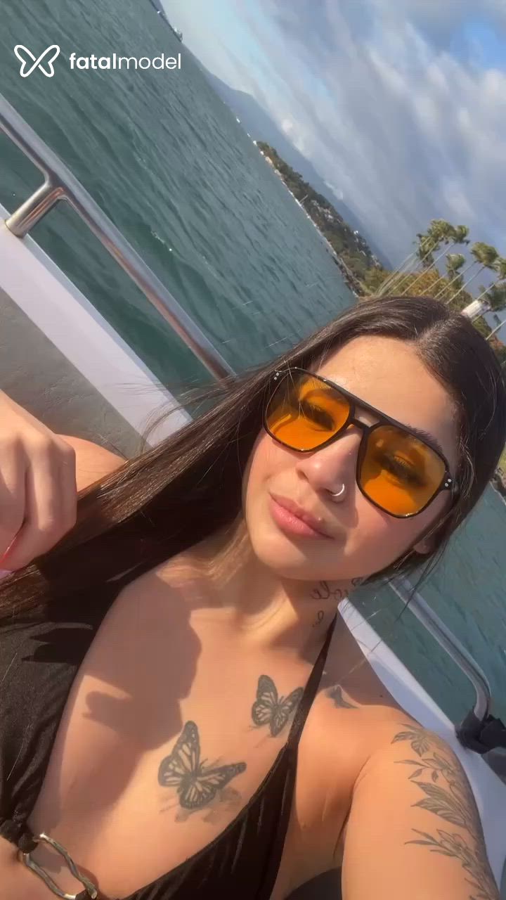 Acompanhante mulher com cabelo castanho de olhos castanhos - Larissa Miranda