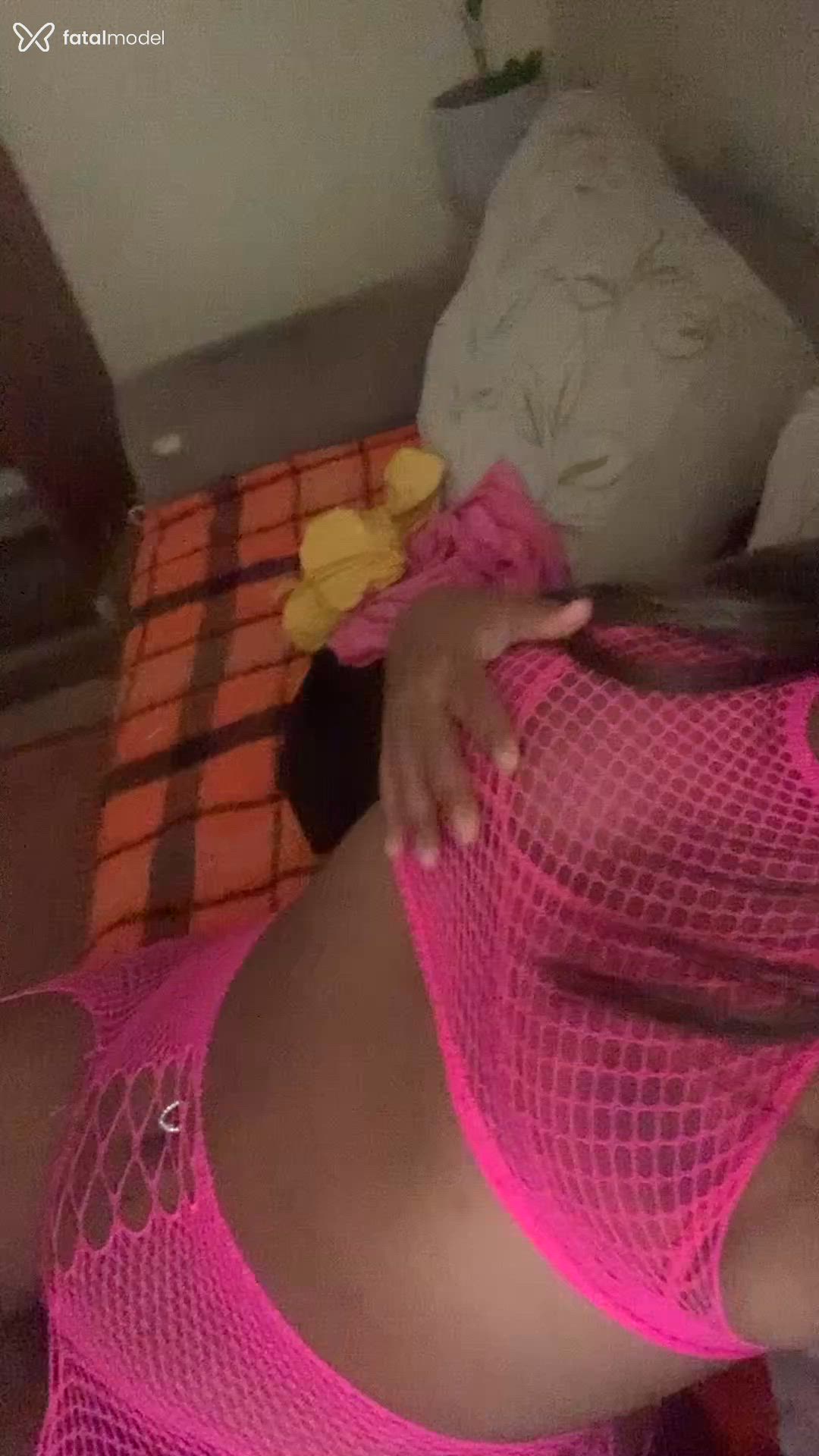 Acompanhante mulher com cabelo castanho de olhos pretos - ANUNCIANTE