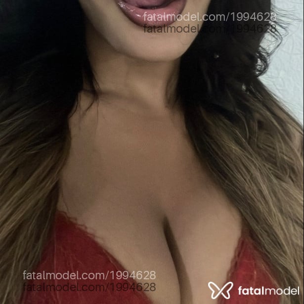 Acompanhante mulher loira (o) de olhos castanhos - Larissa Soares