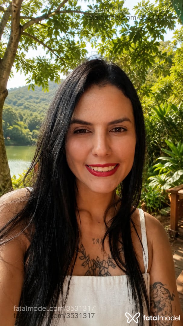 Acompanhante mulher morena (o) de olhos castanhos - Penélope Acompanhante mulher morena (o) de olhos castanhos - Penélope