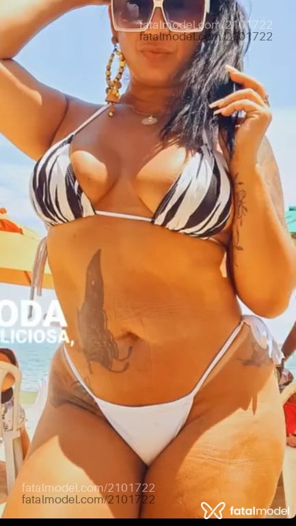 Acompanhante mulher morena (o) de olhos pretos - Giovanna