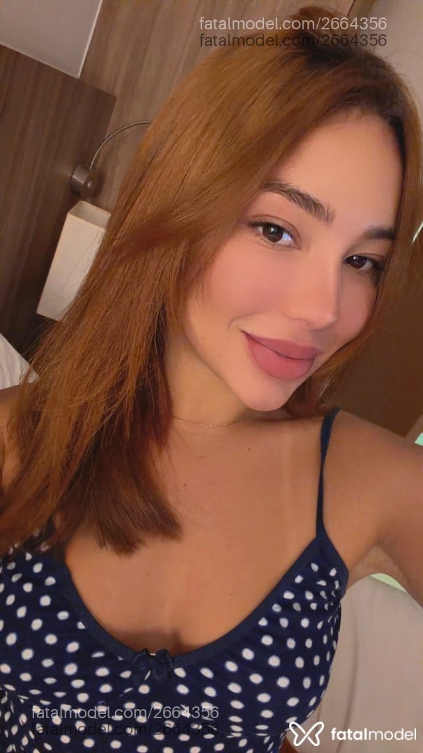Acompanhante mulher morena (o) de olhos castanhos - Crystal Moura