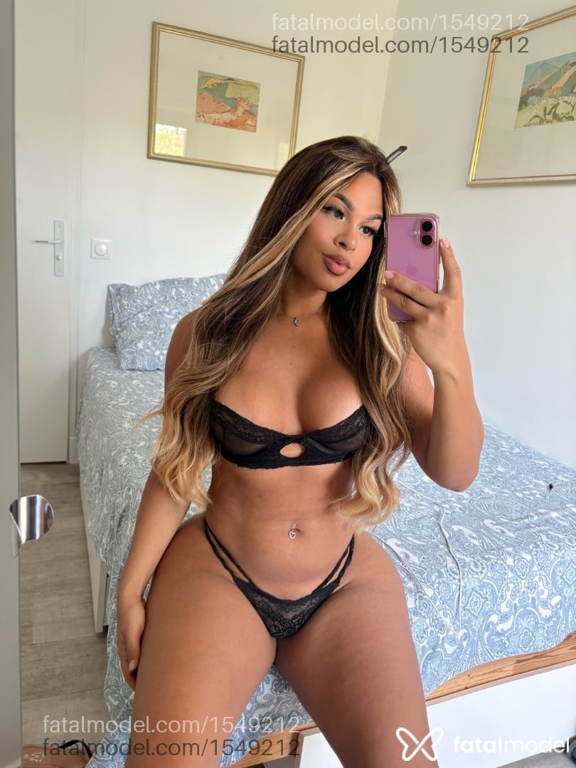 Acompanhante mulher trans morena (o) de olhos castanhos - Júlia Almeida Acompanhante mulher trans morena (o) de olhos castanhos - Júlia Almeida