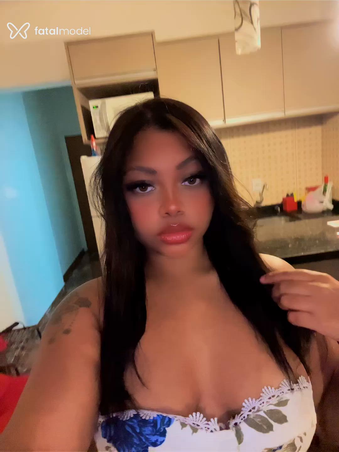 Acompanhante mulher morena (o) de olhos mel - Yara Bianca