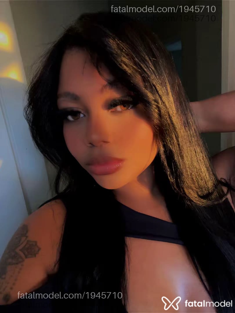 Acompanhante mulher morena (o) de olhos mel - Yara Bianca Acompanhante mulher morena (o) de olhos mel - Yara Bianca