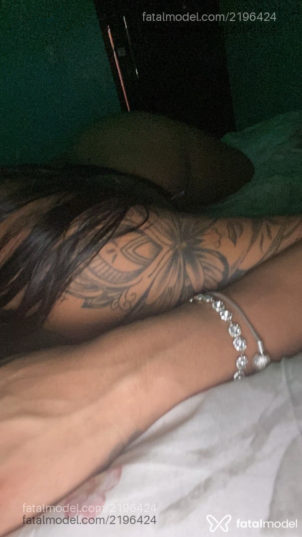 Acompanhante mulher morena (o) de olhos pretos - Larissa