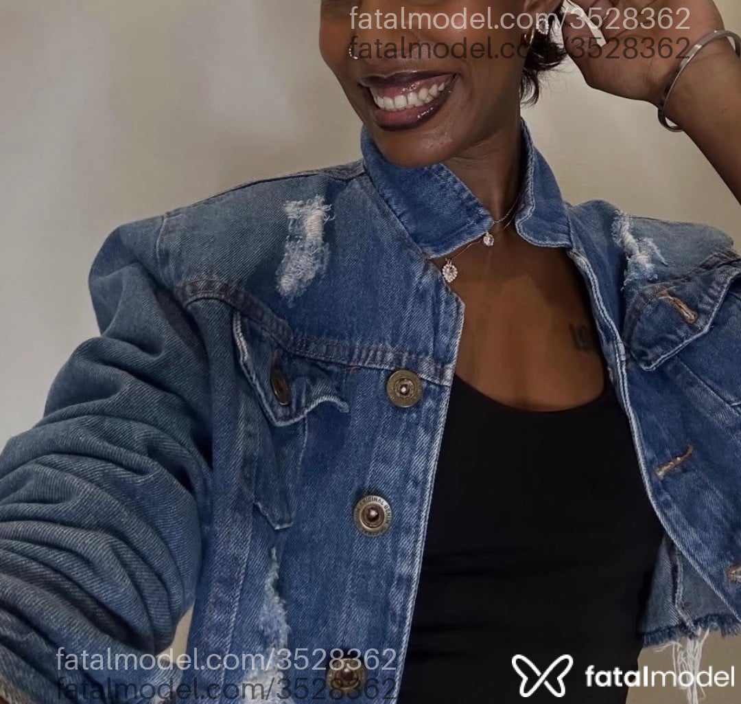 Acompanhante mulher morena (o) de olhos castanhos - Ebony