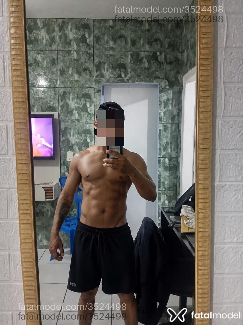 Acompanhante homem sem cabelo de olhos pretos - Renan Acompanhante homem sem cabelo de olhos pretos - Renan