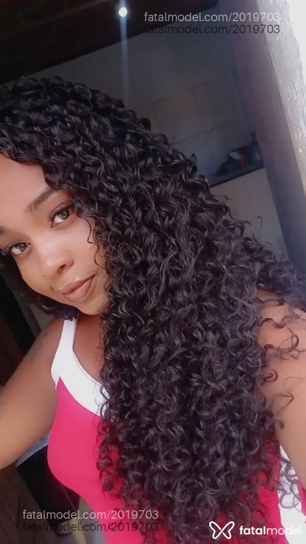 Acompanhante mulher trans com cabelo castanho de olhos pretos - Alana