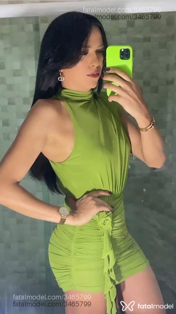Acompanhante mulher trans morena (o) de olhos pretos - Mirella Queiroz