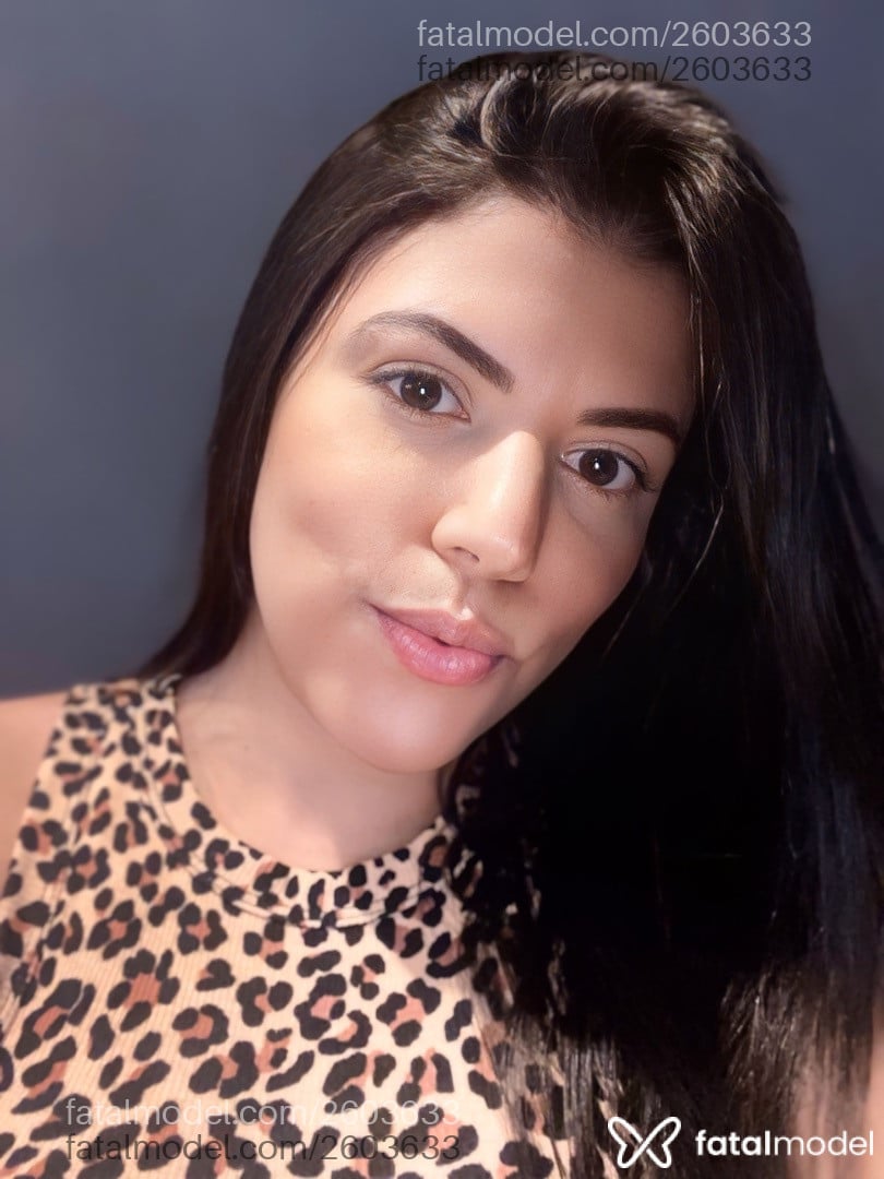 Acompanhante mulher com cabelo castanho de olhos castanhos - Karis