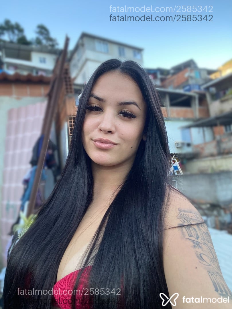 Acompanhante mulher morena (o) de olhos castanhos - Melissa