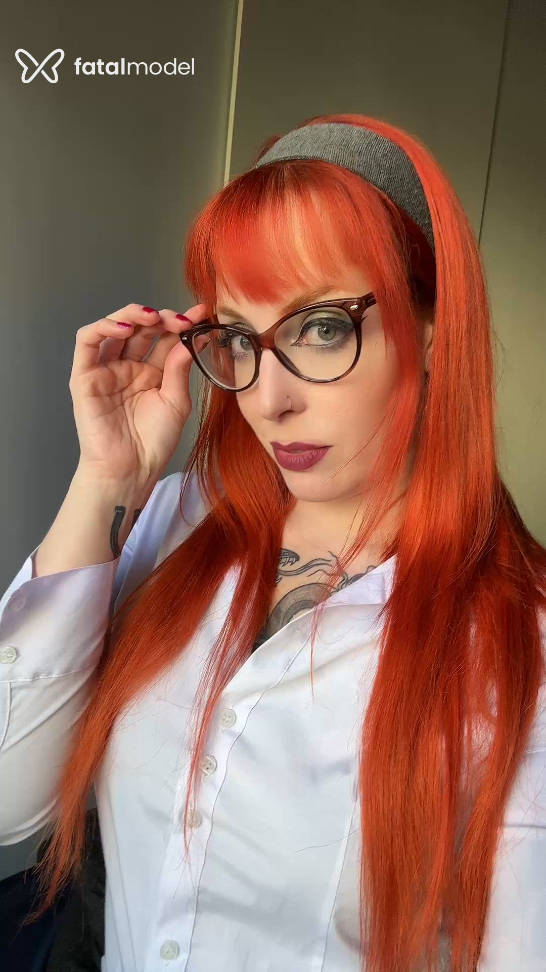 Acompanhante mulher ruiva (o) de olhos verdes - Mel Fire