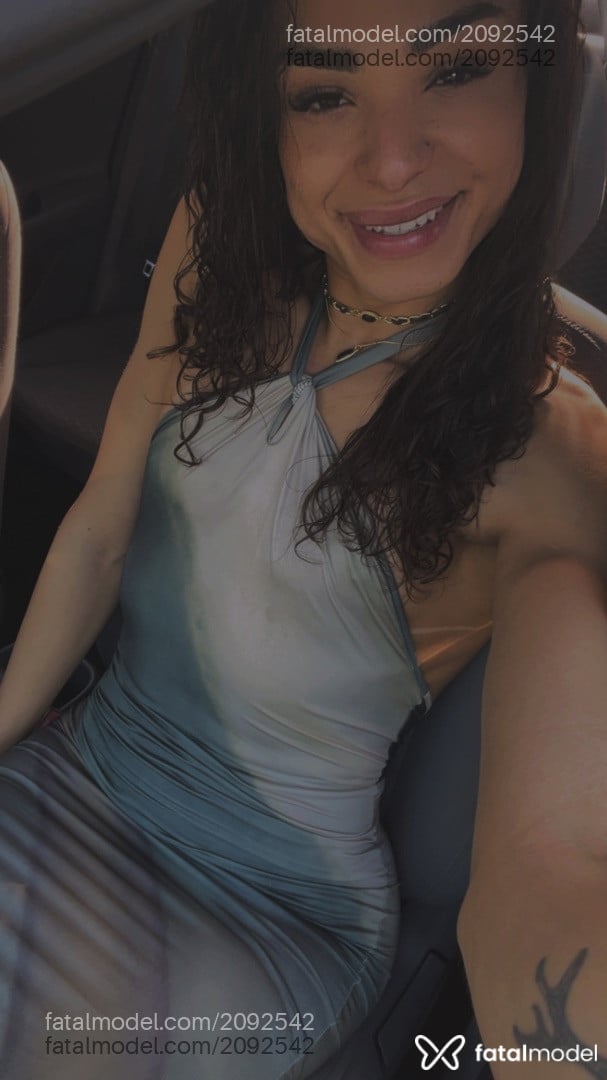 Acompanhante mulher trans loira (o) de olhos mel - Vicktória