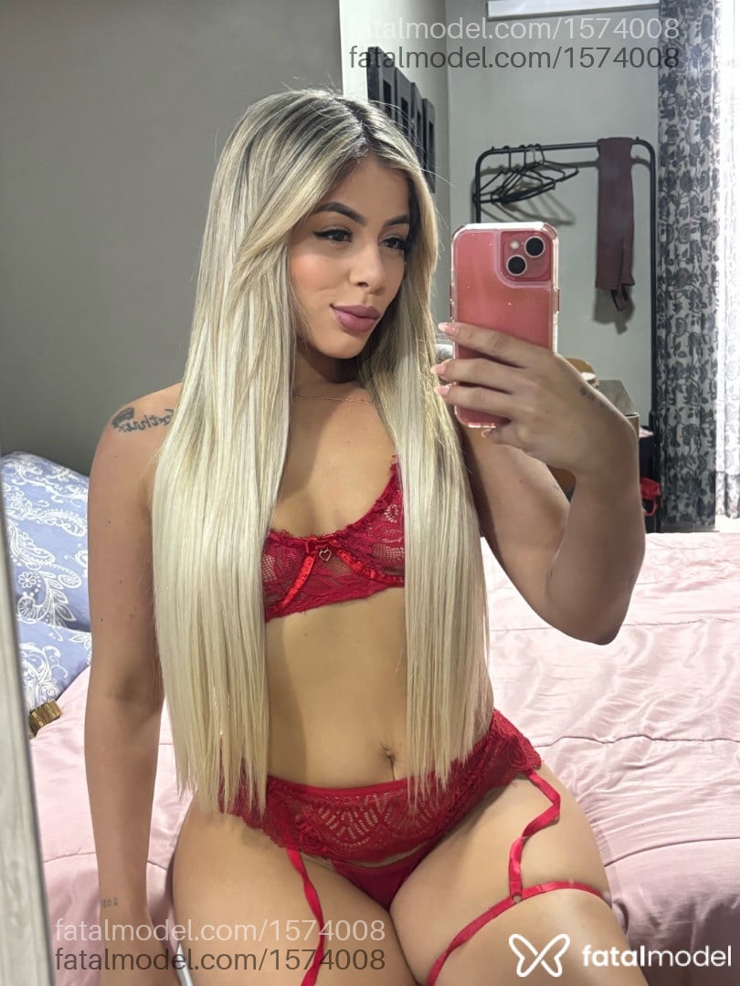 Acompanhante mulher loira (o) de olhos castanhos - Lua Silva