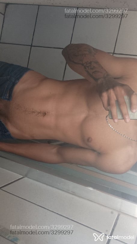 Acompanhante homem com cabelo castanho de olhos castanhos - Araujo