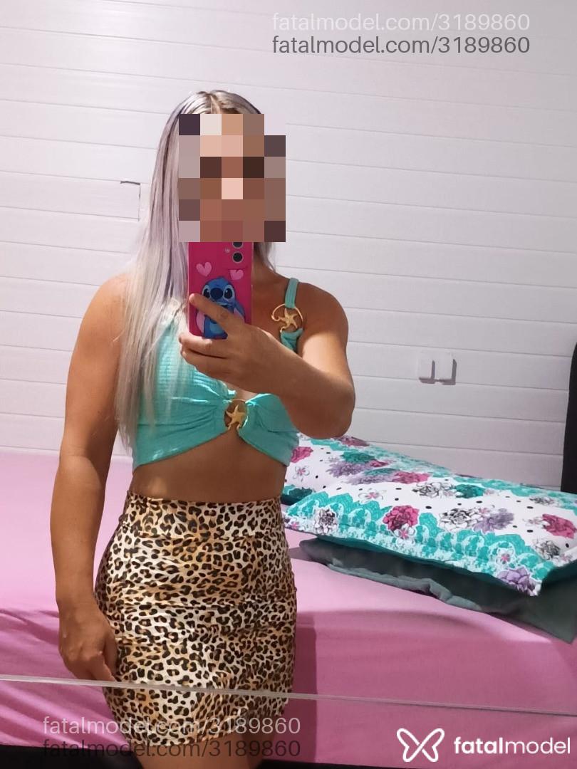 Acompanhante mulher loira (o) de olhos castanhos - Esmeralda