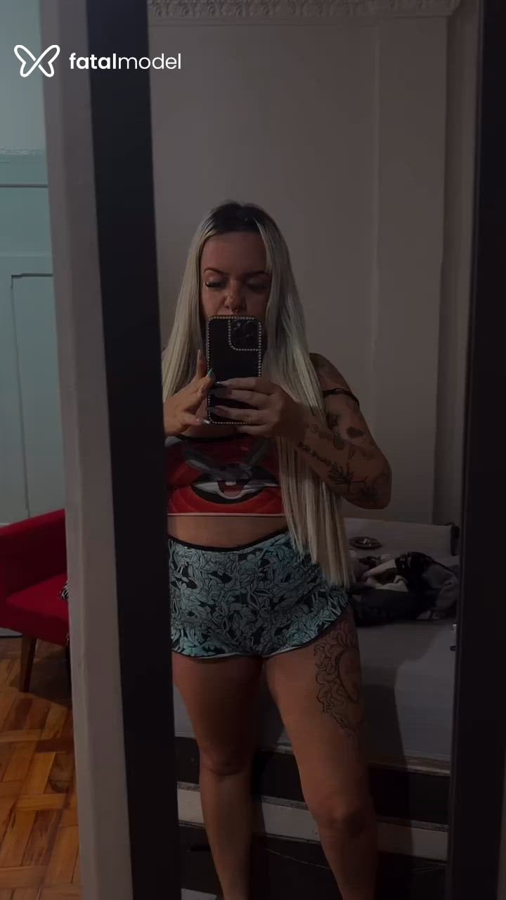 Acompanhante mulher loira (o) de olhos azuis - Estrellah