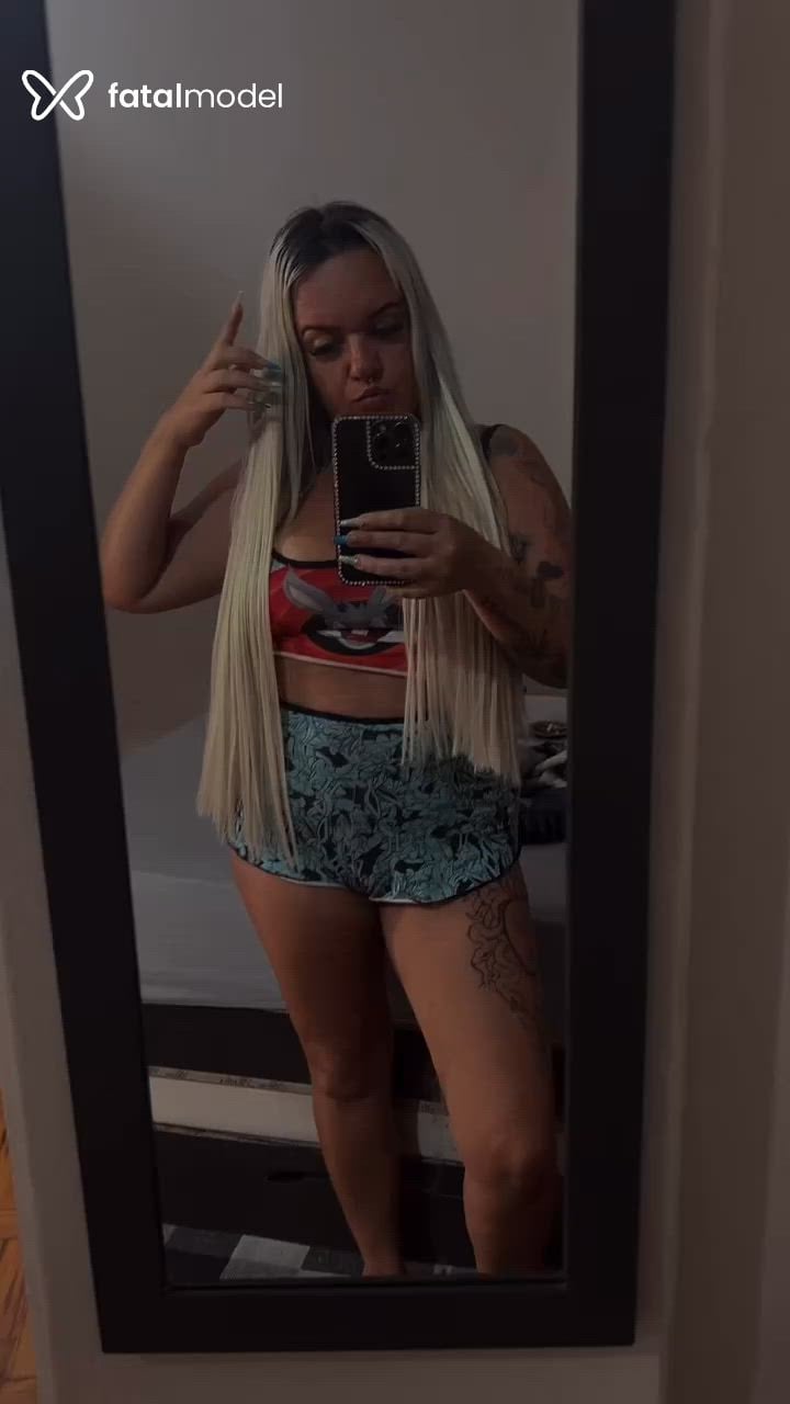 Acompanhante mulher loira (o) de olhos azuis - Estrellah