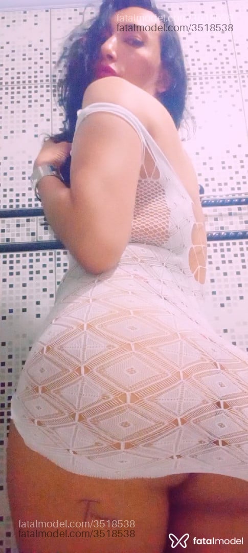 Acompanhante mulher trans com cabelo castanho de olhos castanhos - Mirella Martins