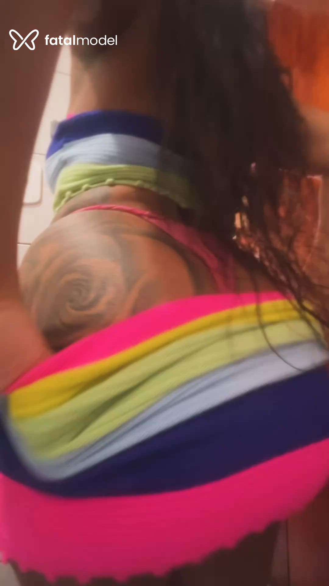 Acompanhante mulher trans morena (o) de olhos pretos - Victoria