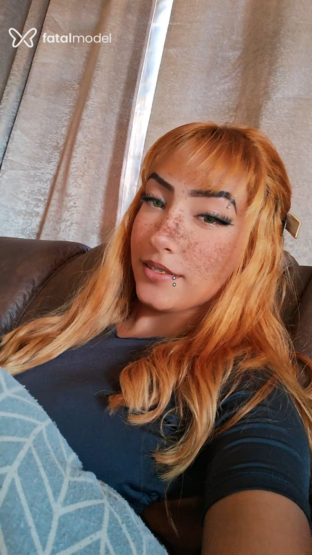Acompanhante mulher morena (o) de olhos pretos - Ravena