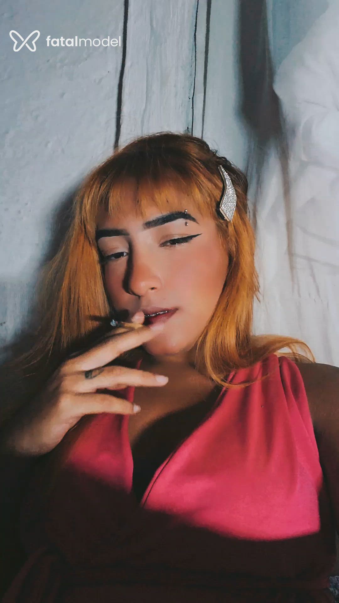 Acompanhante mulher morena (o) de olhos pretos - Ravena