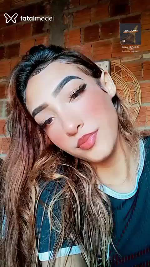 Acompanhante mulher morena (o) de olhos pretos - Ravena