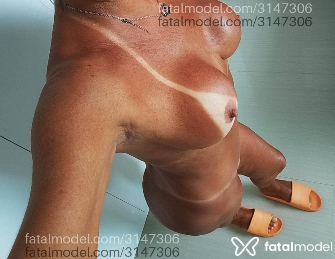 Acompanhante mulher com cabelo grisalho de olhos castanhos - Lorena