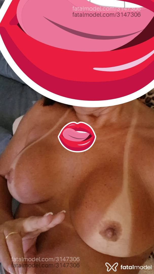 Acompanhante mulher com cabelo grisalho de olhos castanhos - Lorena