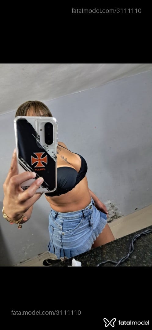 Acompanhante mulher com cabelo castanho de olhos castanhos - Valentina