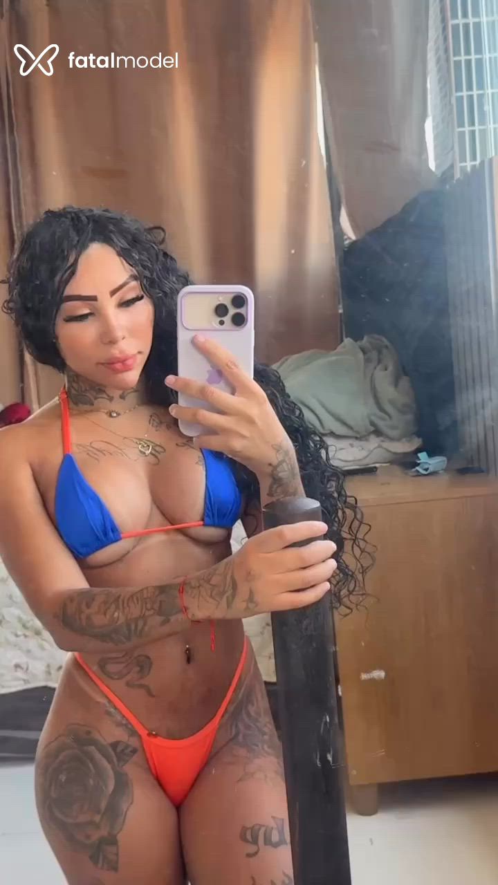 Acompanhante mulher com cabelo castanho de olhos pretos - Barbielem