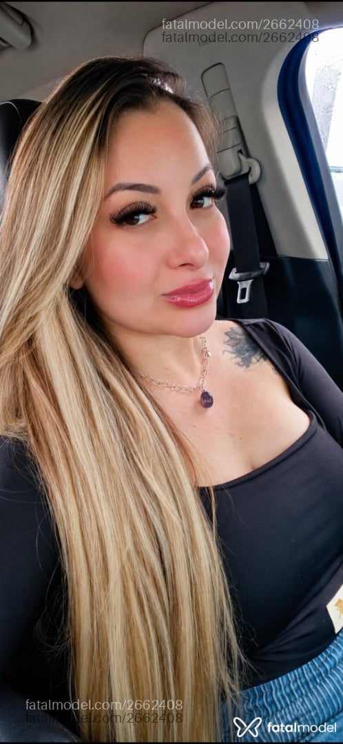 Acompanhante mulher loira (o) de olhos castanhos - Bruna Navarro