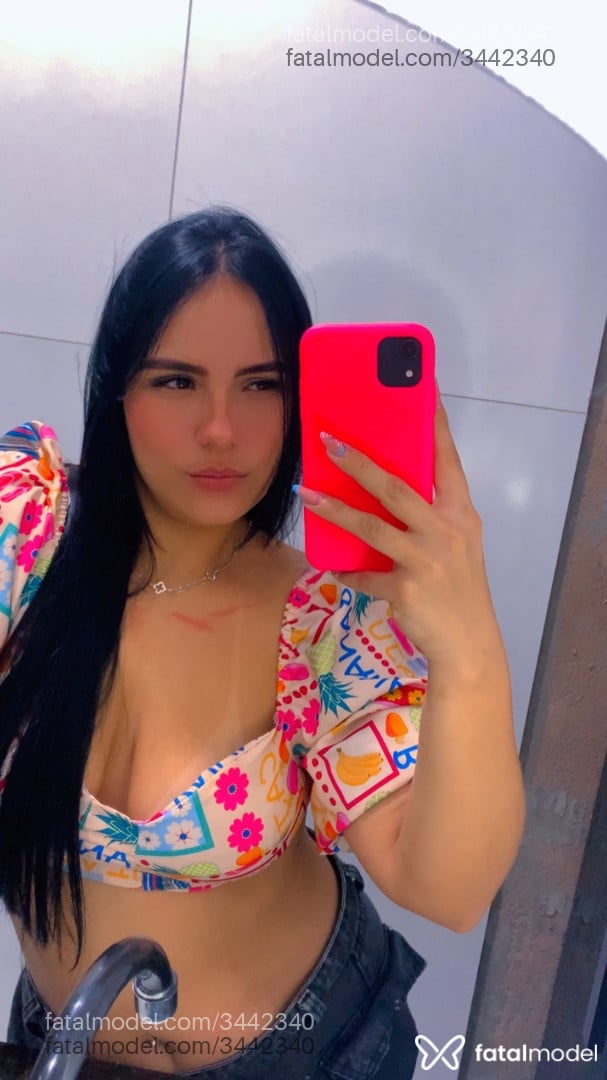 Acompanhante mulher morena (o) de olhos castanhos - Vitorinha