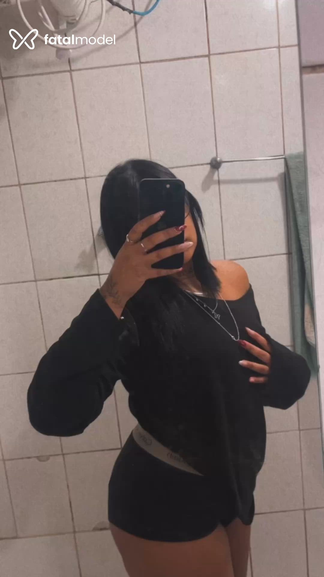Acompanhante mulher morena (o) de olhos castanhos - Indiah Khalifa
