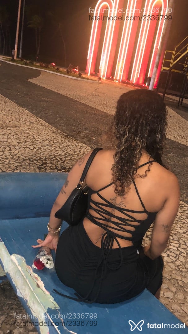 Acompanhante mulher loira (o) de olhos castanhos - Ary Sntts