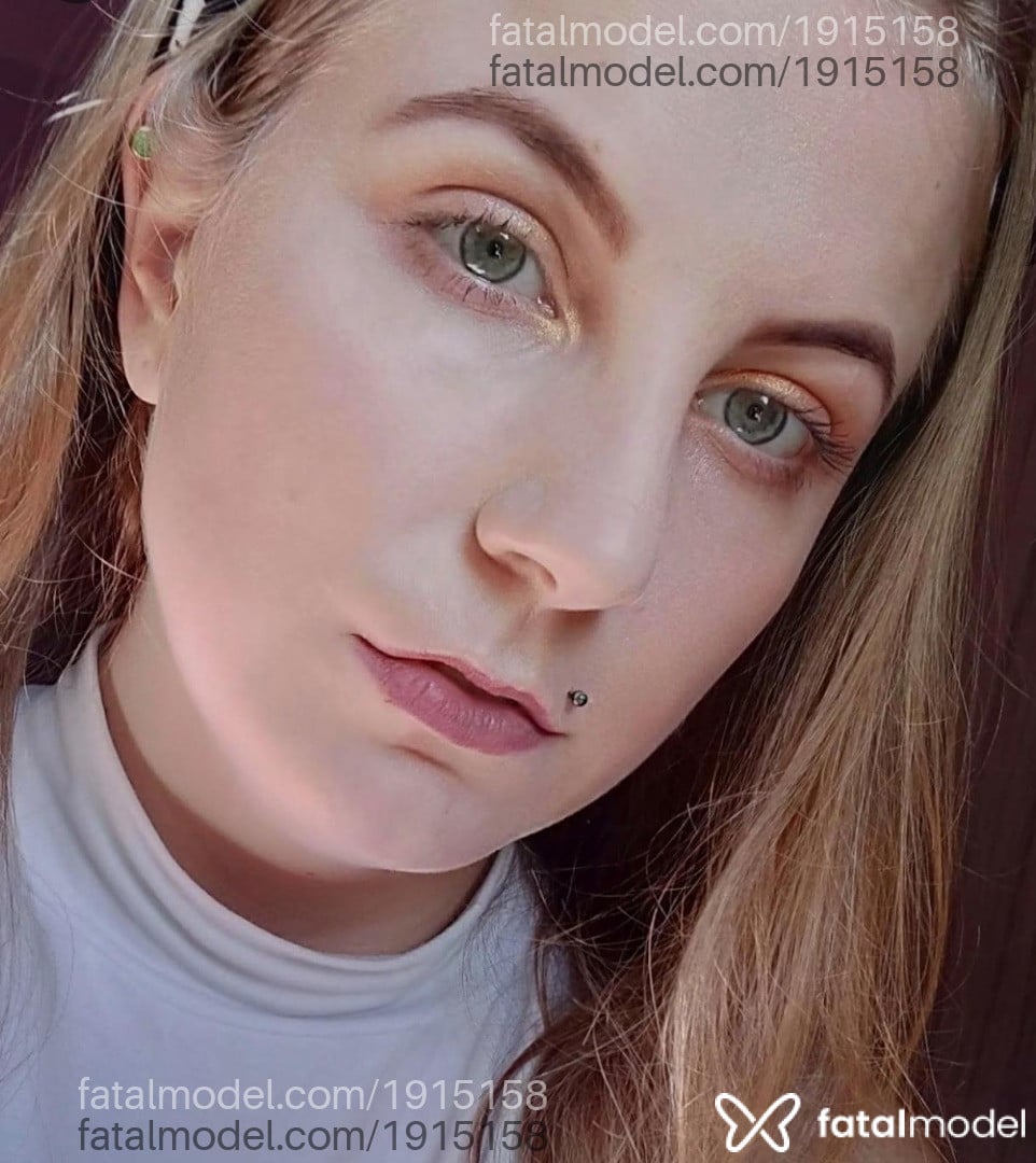 Acompanhante mulher loira (o) de olhos verdes - Eduarda