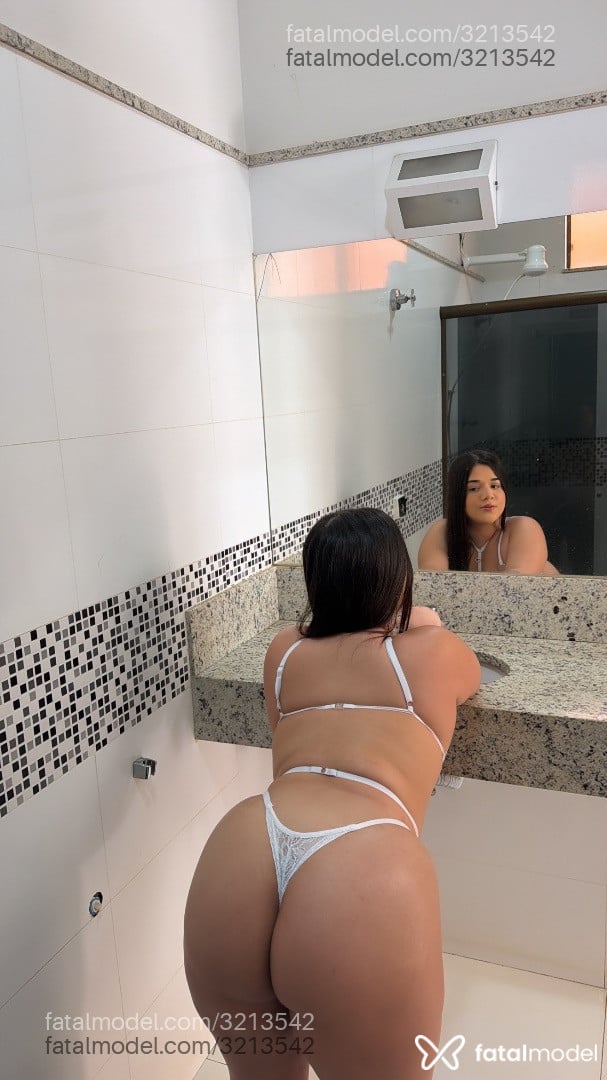Acompanhante mulher com cabelo castanho de olhos castanhos - Jade Elizângela