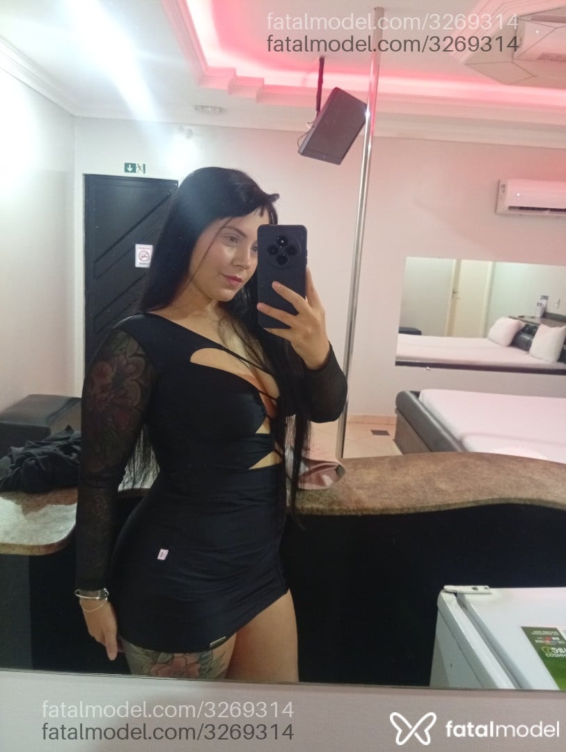 Acompanhante mulher morena (o) de olhos verdes - Clara Sofia