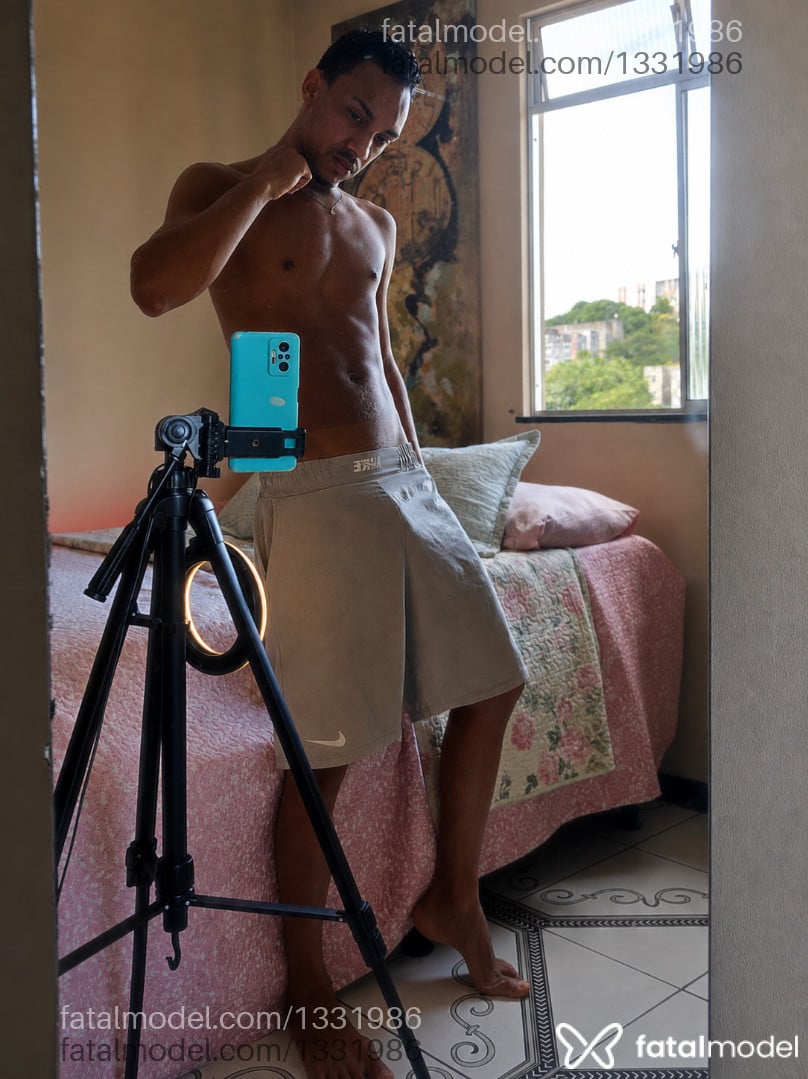 Acompanhante homem morena (o) de olhos castanhos - Miguel Pachêco