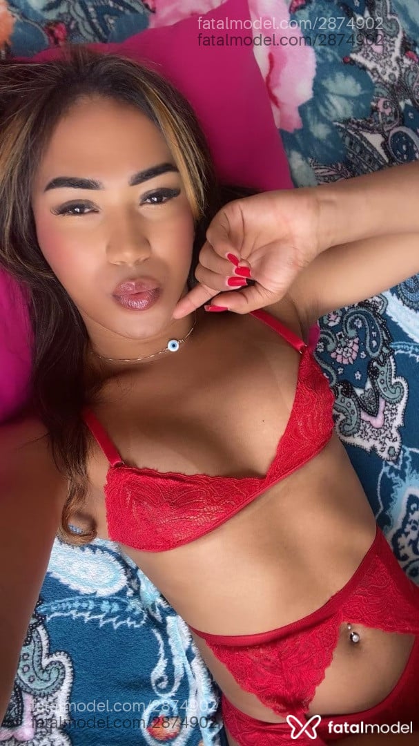 Acompanhante mulher trans morena (o) de olhos pretos - Lorrany