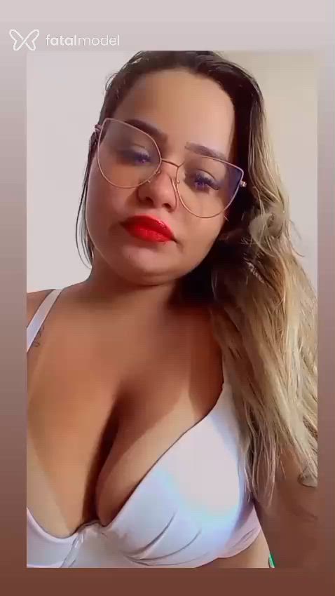 Acompanhante mulher loira (o) de olhos castanhos - Nay