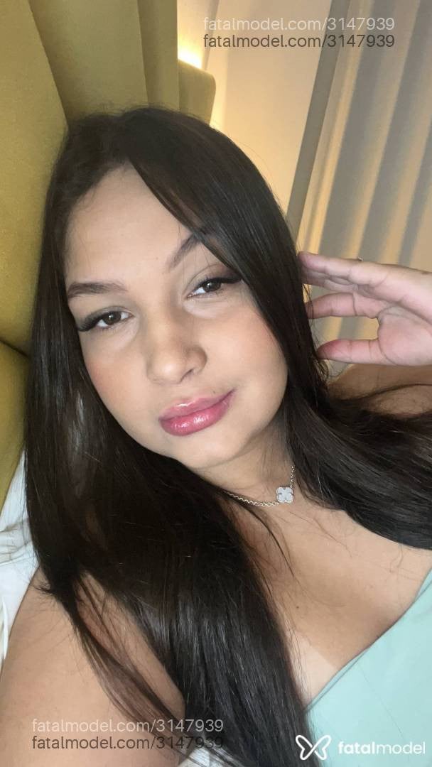 Acompanhante mulher morena (o) de olhos pretos - Helena Acompanhante mulher morena (o) de olhos pretos - Helena