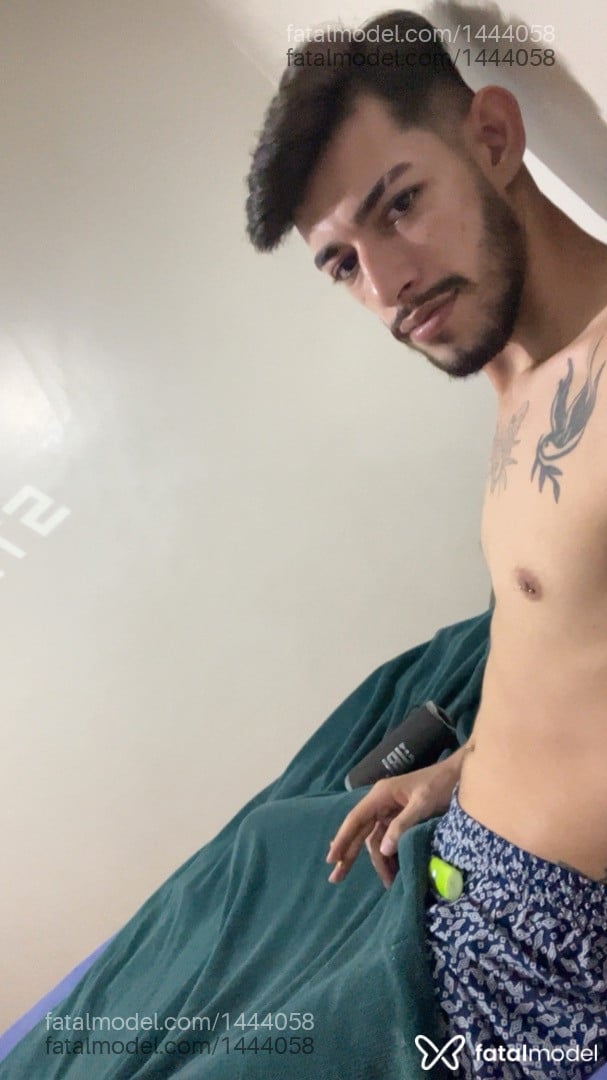 Acompanhante homem morena (o) de olhos castanhos - Empinadinho