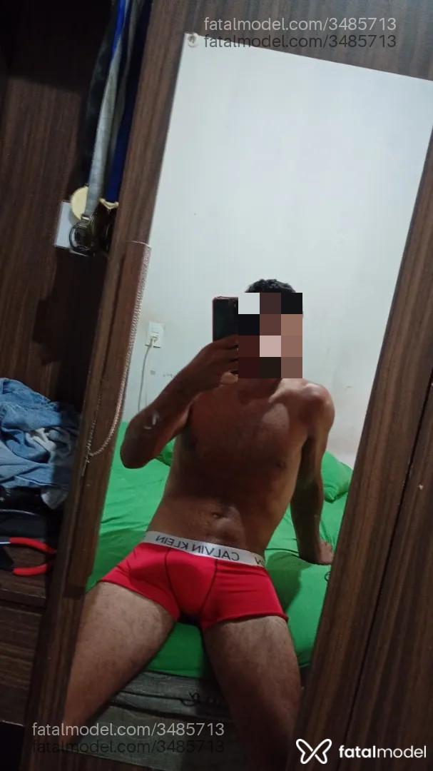 Acompanhante homem com cabelo castanho de olhos castanhos - Humilde
