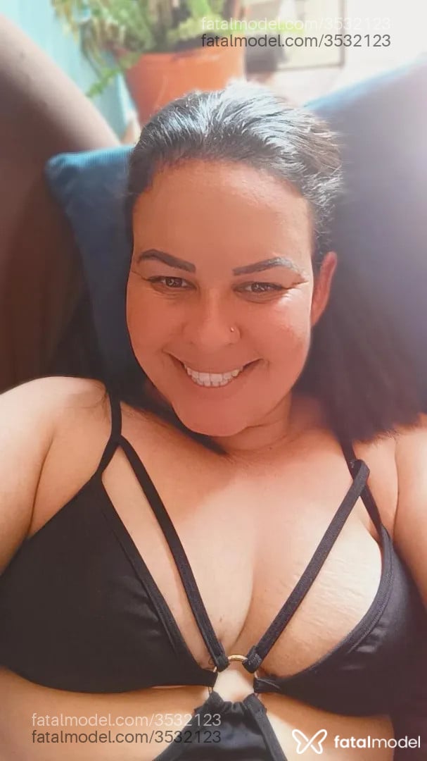 Acompanhante mulher com cabelo castanho de olhos castanhos - Tatinha Acompanhante mulher com cabelo castanho de olhos castanhos - Tatinha