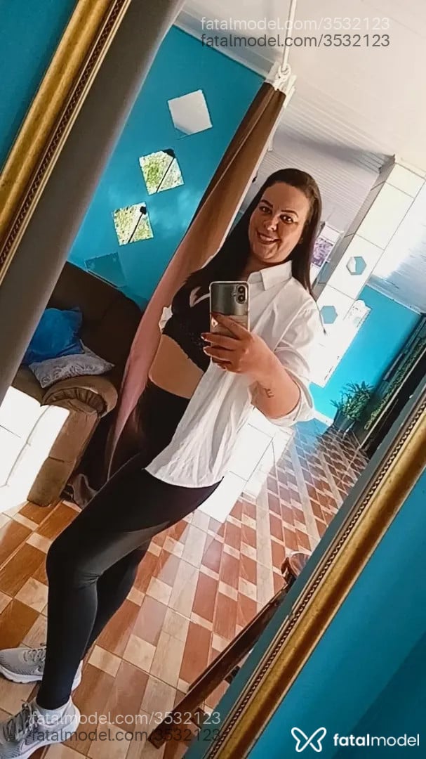Acompanhante mulher com cabelo castanho de olhos castanhos - Tatinha Acompanhante mulher com cabelo castanho de olhos castanhos - Tatinha